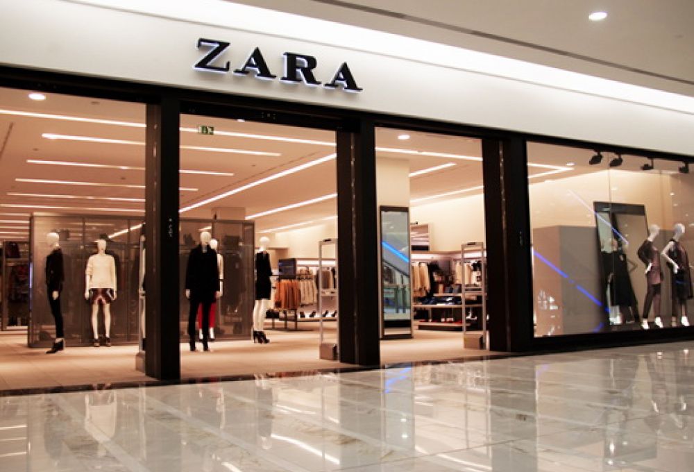 Kak zara. Молл 28 Баку Zara. Магазин Zara в Баку. 28 Mall Баку магазины. Ла Корунья Зара.