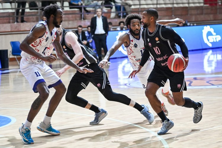 "Neftçi" ilk dövrədə qələbəyə həsrət qaldı