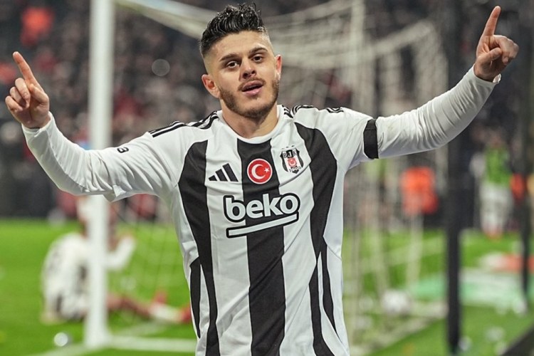 "Beşiktaş" futbolçusunu satmaq istəyir