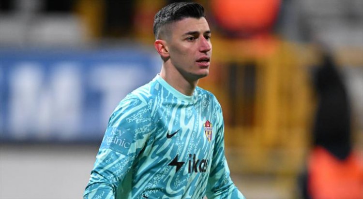 "Eyüpspor"un türkiyəli qolkiperi Fransa klubunda -    RƏSMİ