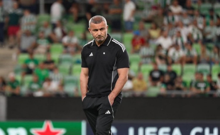 Qurban Qurbanovu yaxşı tanımayan Robbi Kin    nə özü rahatlaşar, nə də futbolçularını rahatlaşmağa qoyar