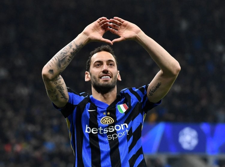 "Qalatasaray" Hakan Çalhanoğlu üçün 15 milyon avrodan artıq ödəməyəcək -    2 Premyer Liqa klubu da mübarizəyə qoşuldu