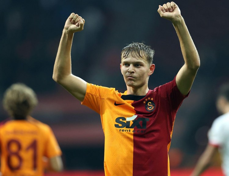 "Qalatasaray" danimarkalı müdafiəçi ilə yollarını ayırdı -    RƏSMİ