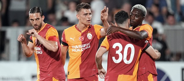 "Qalatasaray" rəqibini darmadağın etdi
