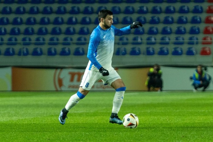 Azərbaycanlı futbolçu Asiya klubu ilə müqavilə imzaladı    - FOTO