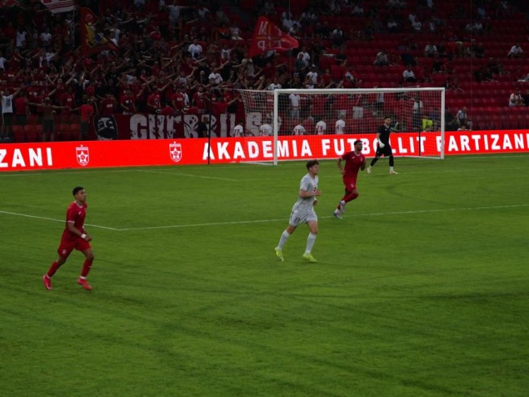 Konfrans Liqası: Azərbaycanlı futbolçunun komanda evdə uduzdu