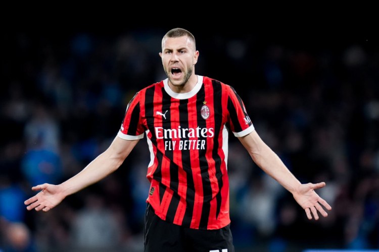 "Milan"ın müdafiəçisi "Qalatasaray"ın hədəfində