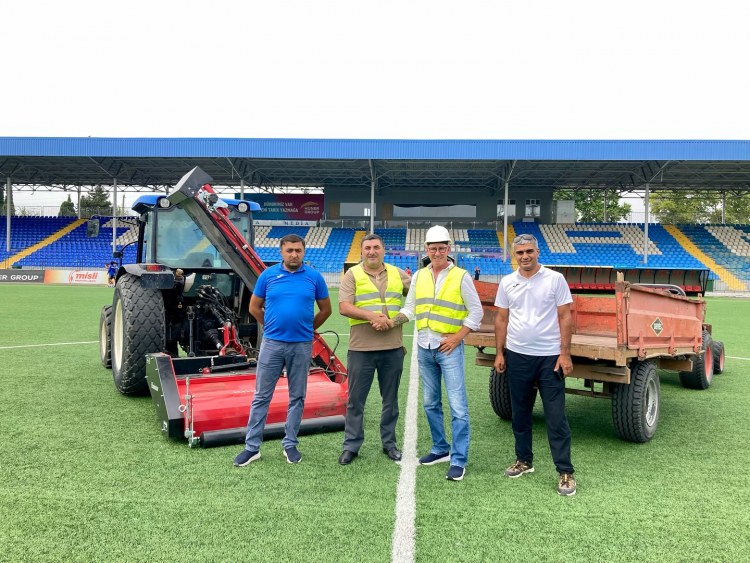 Tovuz şəhər stadionunun ot örtüyü dəyişdirilir -    FOTOLAR