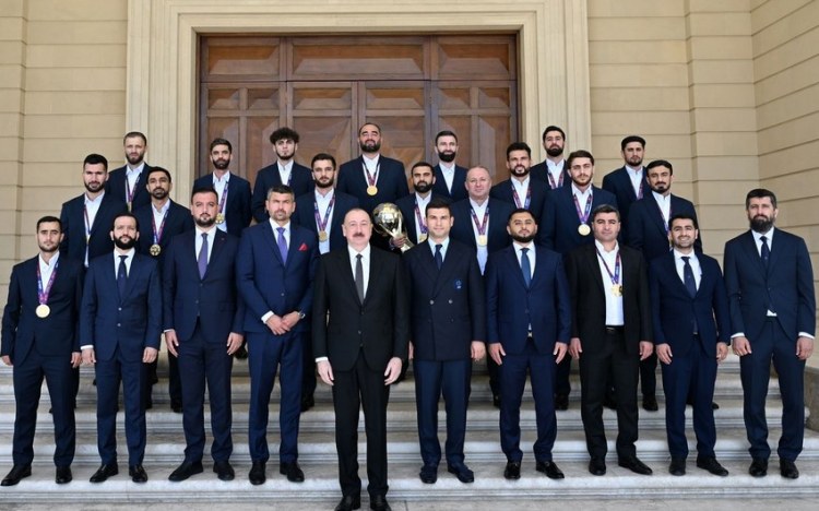 İlham Əliyev dünya çempionu olan minifutbol yığmamızı qəbul etdi