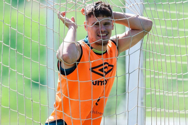 "Bornmut"un müdafiəçisi "Liverpul"da