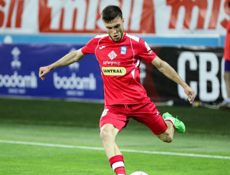Premyer Liqaya yeni vəsiqə qazanan klub "Zirə"nin futbolçusu ilə maraqlanır