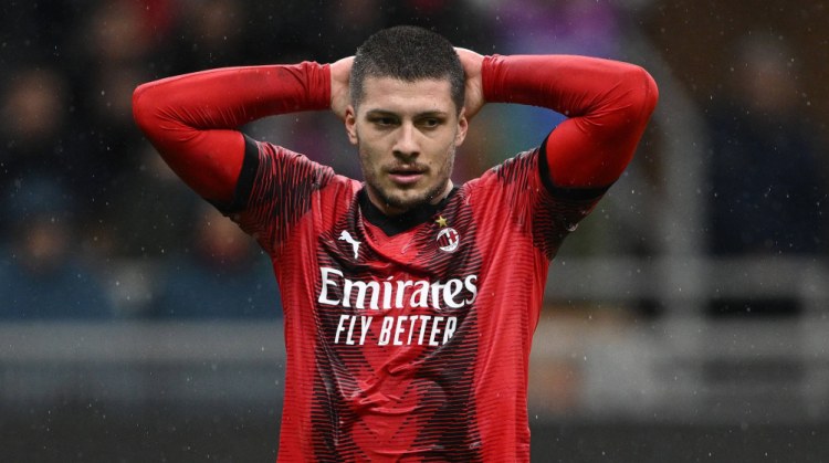 Serb hücumçu "Milan"dan ayrılacaq