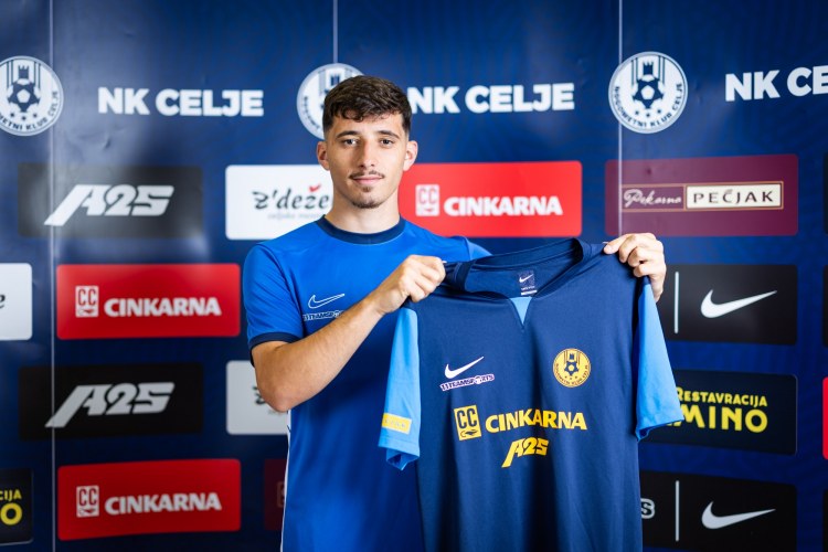"Sabah"ın rəqibi Kosovo millisinin üzvünü transfer etdi