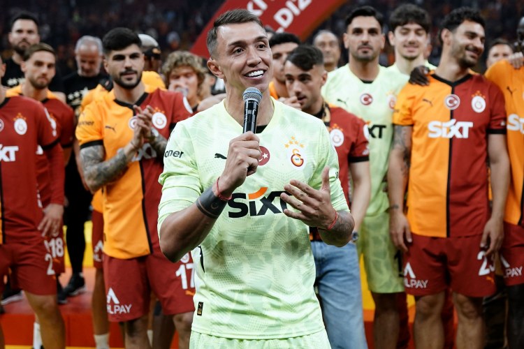 Fernando Muslera Argentina klubu ilə anlaşdı