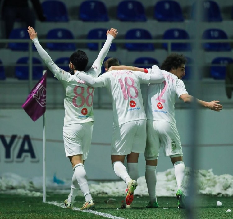 "Sabah"ın qəribəliyi - güclülərə uduzmayan, autsayderləri uda bilməyən...