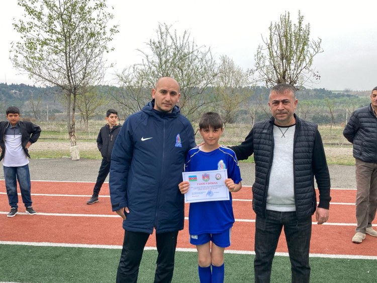 Tovuzda futbolçular təltif olundu