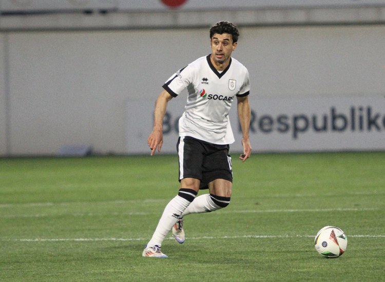 "Neftçi"nin futbolçusu 200-ə çatdı