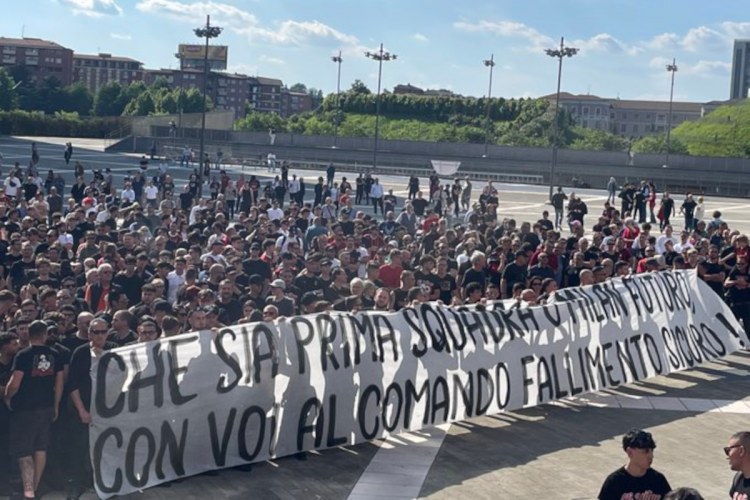 "Bizi bu əzabdan xilas edin, sizin rəhbərliyinizlə uğursuzluq qaçılmazdır"