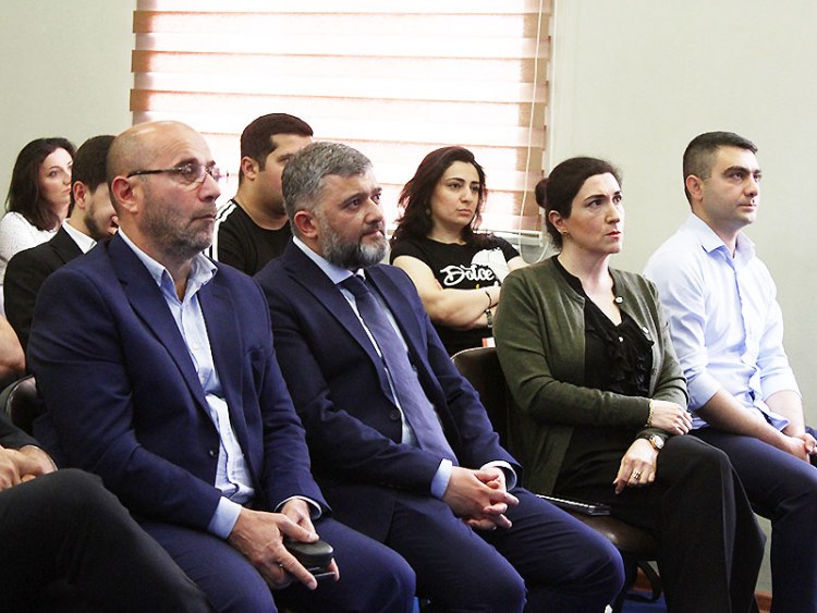 Klublara lisenziyalar təqdim olundu