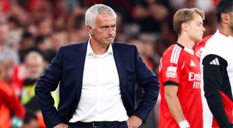 "Mən də onun kimi gənc olanda, indiki halımdan daha çox ağılsız sözlər deyirdim" -    Mourinyo