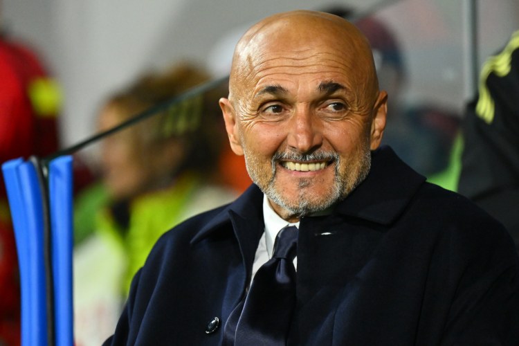 "O, təzyiqə öyrəşib və sadəcə futbol oynamaq istəyir"    - Spalletti