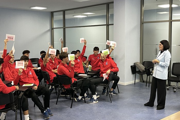 Millimizin futbolçuları üçün seminar keçirildi