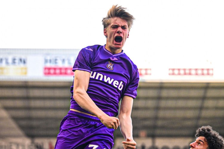 Gənc yarımmüdafiəçi Bundesliqa nəhənglərinin hədəfində