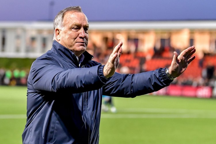 Millinin baş məşqçisi istefa verdi