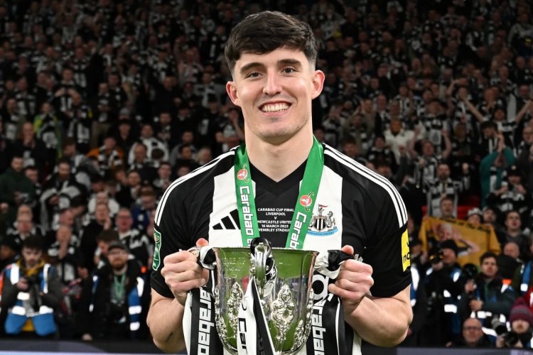 İngiltərə millisinin üzvü "Mançester Siti"yə keçə bilər