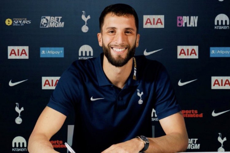 Uruqvay millisinin üzvü "Tottenhem"də qalacaq