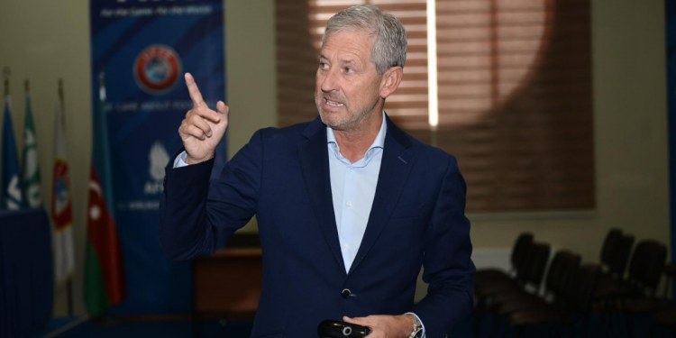 Frank De Blekere mübahisəli epizodları şərh etdi