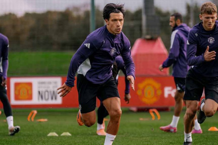 "Mançester Yunayted"in müdafiəçisi 9 ay sonra məşqlərə başladı