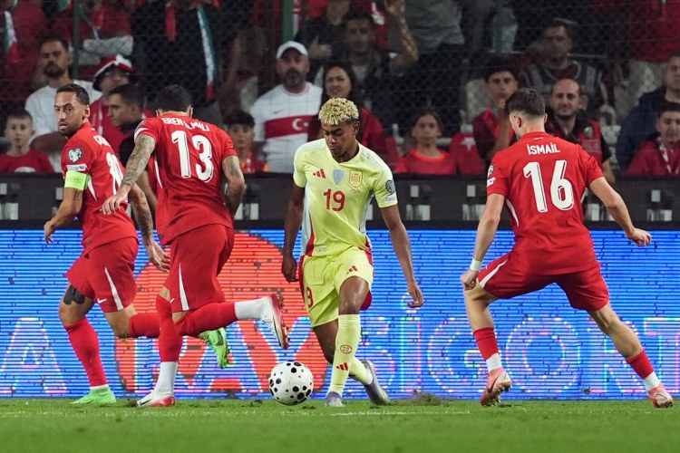 Lamin Yamal Türkiyədə pasportunu itirdi