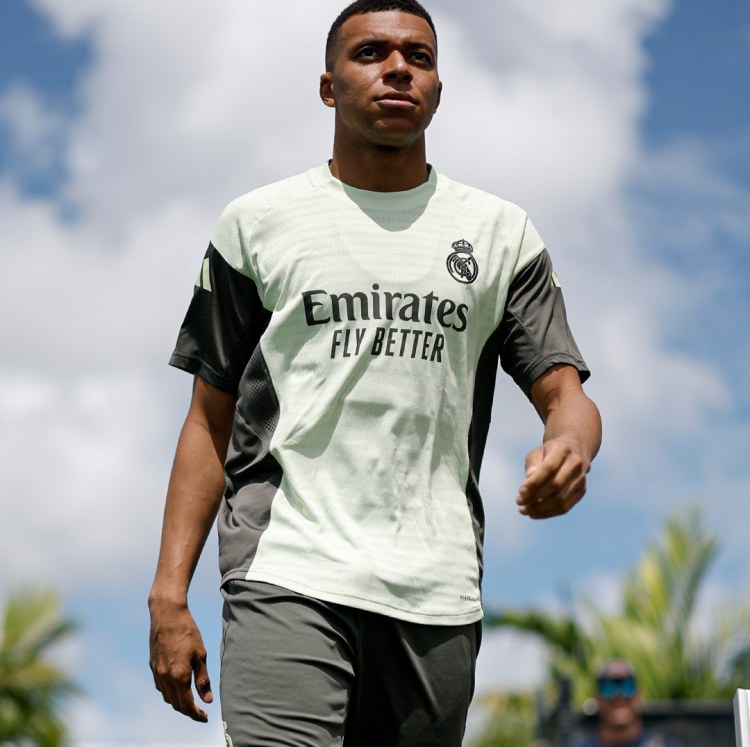 "Mən elə bilirdim ki, 2025-ci ildə artıq bundan azad olarıq" -    Mbappe