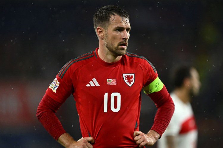 "Arsenal"ın sabiq futbolçusu karyerasını başa vurdu