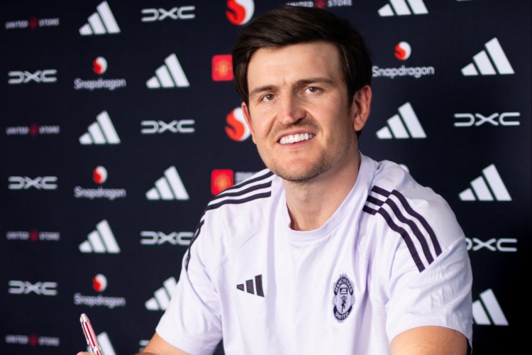 İngiltərə millisinin üzvü "Mançester Yunayted"də qalacaq -    RƏSMİ