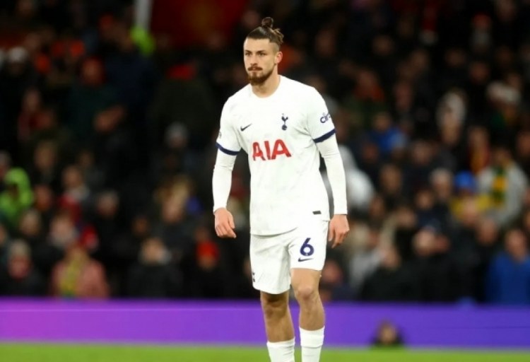 Bu mövsüm cəmi 5 dəqiqə oynayan futbolçu "Roma"ya keçməyə yaxındır