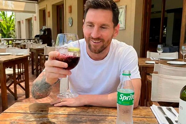 "Tez təsir göstərməsi üçün şərabı "Sprite" ilə qarışdırıram" -    Lionel Messi