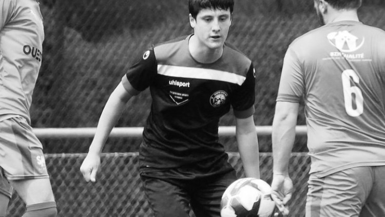 Fransalı futbolçu şəlalənin yanında selfi çəkərkən həyatını itirdi - sevgilisi isə bir budağa tutunaraq xilas oldu