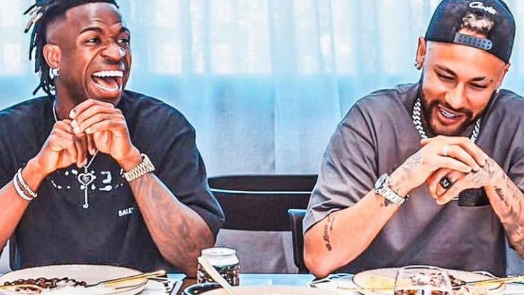 Ulduz futbolçunun aşpazı onu məhkəməyə verdi -    artıq işlədiyinə görə