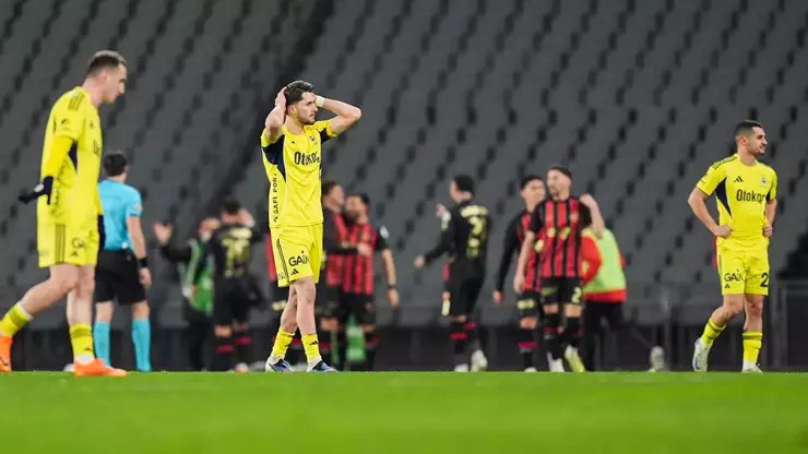 "Fənərbaxça" cari mövsümdəki ilk məğlubiyyətini autsayderdən aldı -    GENİŞ İCMAL