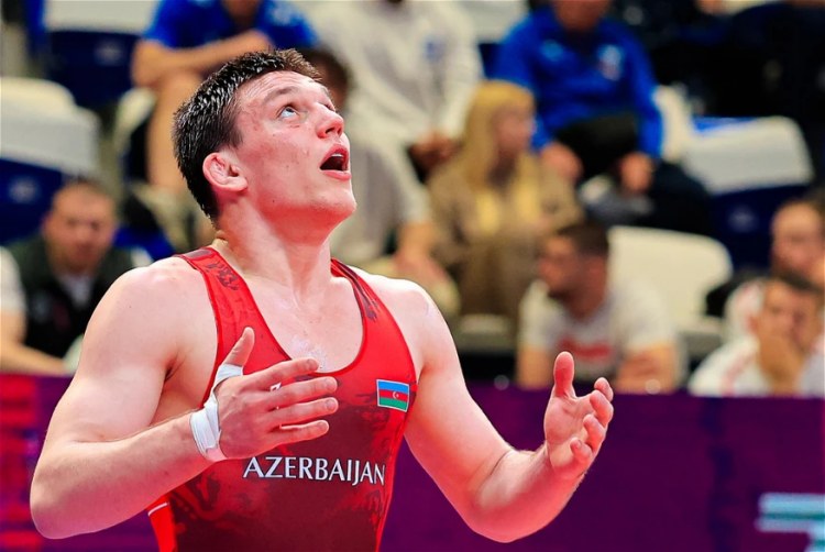 
                Azərbaycanlı güləşçi Avropa çempionu oldu     
                    