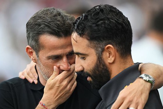 
                Mourinyonun yerinə iki namizəd     
                    