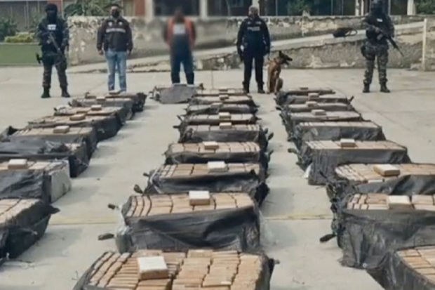 Ekvador polisi bir ton yarımdan çox kokain müsadirə edib