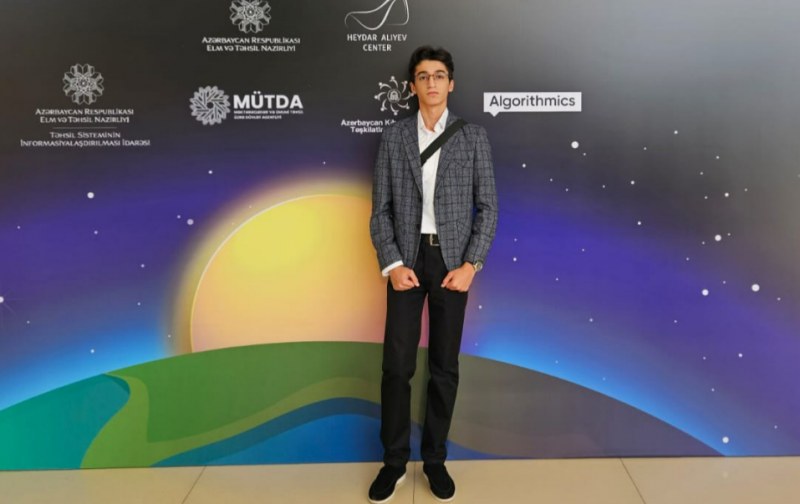 ‎Qəbələ məktəblisi 