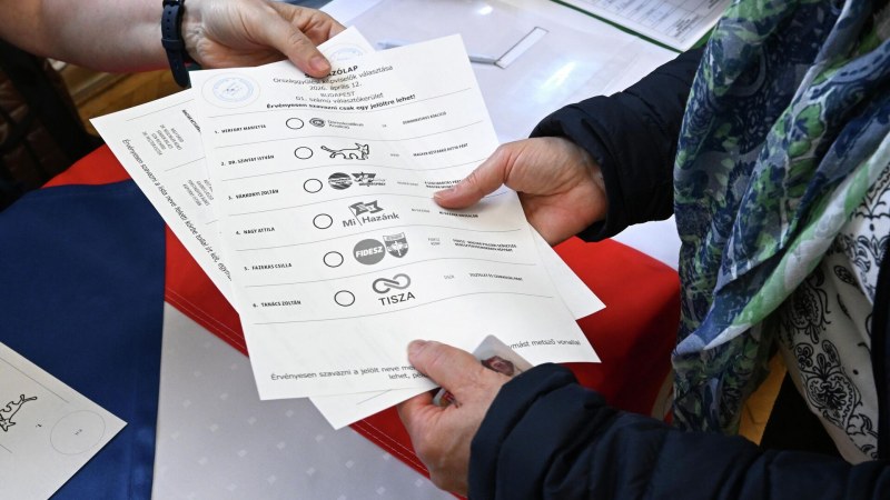 Macarıstan seçkilərində müxailəfət partiyası liderlik edir