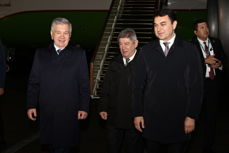 Şavkat Mirziyoyev Azərbaycana gəldi
