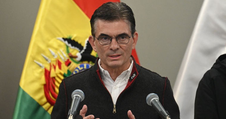 Boliviya prezidenti özünün və nazirlərinin maaşlarını azaltdı